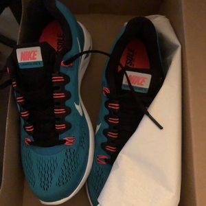 NWOT but with box Women’s Nike LunarGlide 5